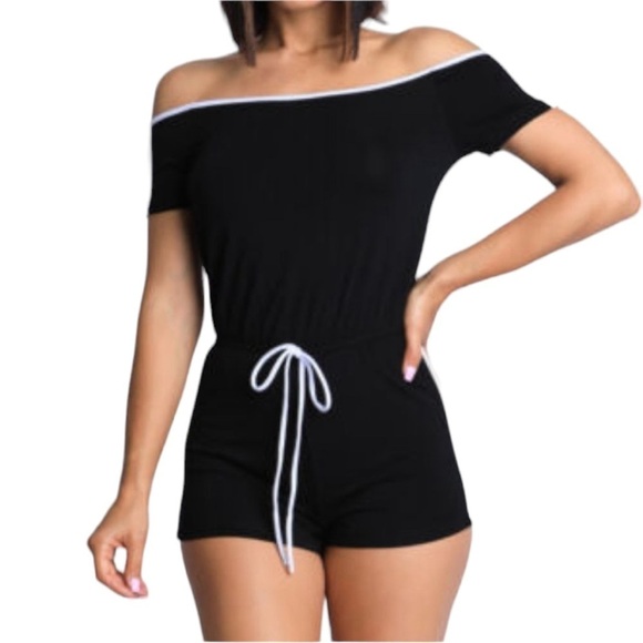 Women Line Detailed Off Shoulder Romper Strapless Comfy Romper
New - Picture 3 of 6